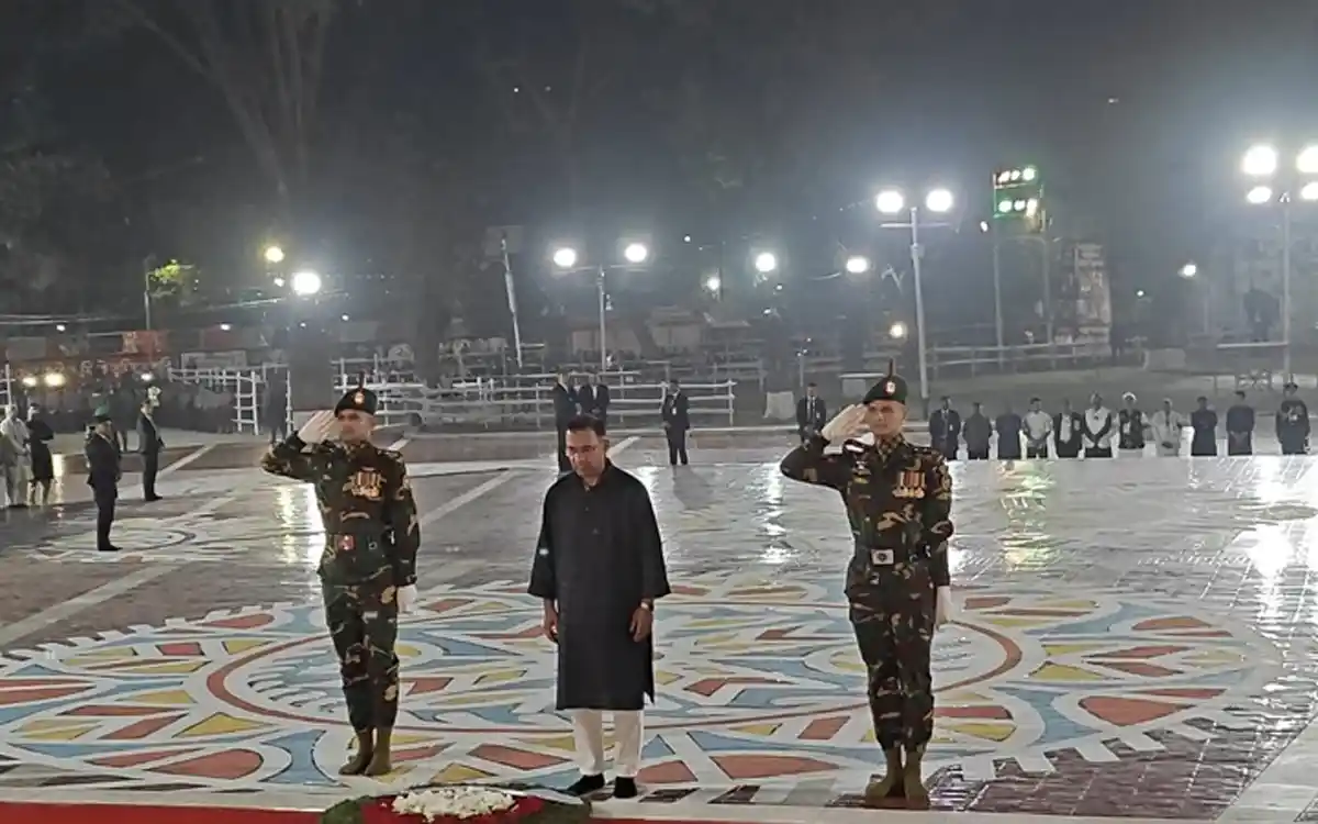 ভাষা শহীদদের প্রতি প্রধানমন্ত্রীর শ্রদ্ধা নিবেদন