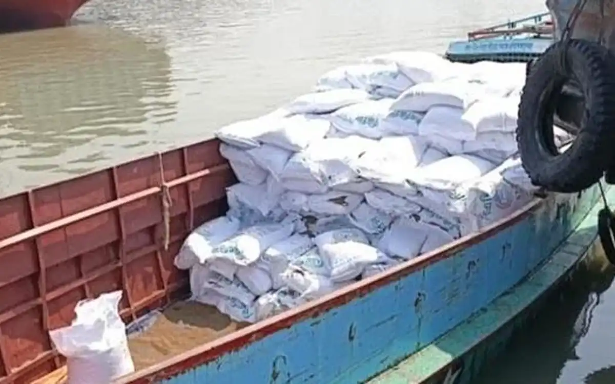 Rising Cumilla - 300 sacks of fertilizer seized during smuggling in Lakshmipur