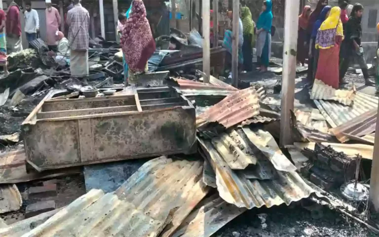 Rising Cumilla - 9 houses burnt in fire in Chandina, Comilla, causing damage worth around Tk 3.5 million