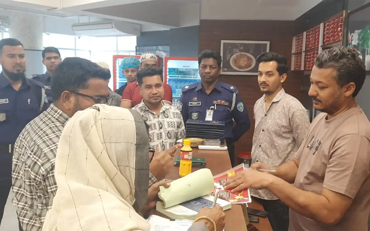 Rising Cumilla - A company fined Tk 50,000 in a consumer rights campaign in Jhautala, Comilla