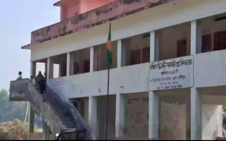 Rising Cumilla - CCTV cameras installed at polling station stolen in Lakshmipur on the occasion of school closure