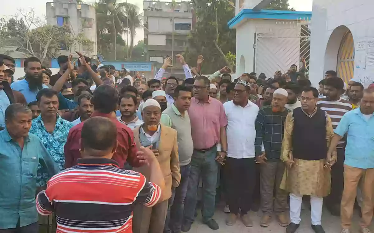 মাঠ কাঁপালো ড. রেদোয়ান আহমেদের গণমিছিল