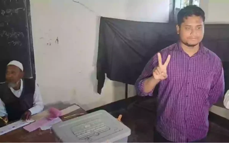 Rising Cumilla - Hasnat Abdullah casts her vote in Comilla-4 constituency