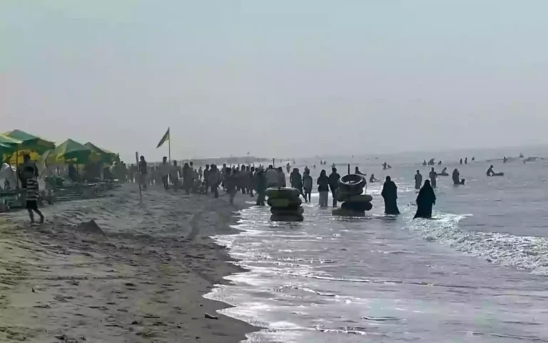 Rising Cumilla - Tourists flock to Cox's Bazar during Shab-e-Barat holiday, festivities spread across the beach