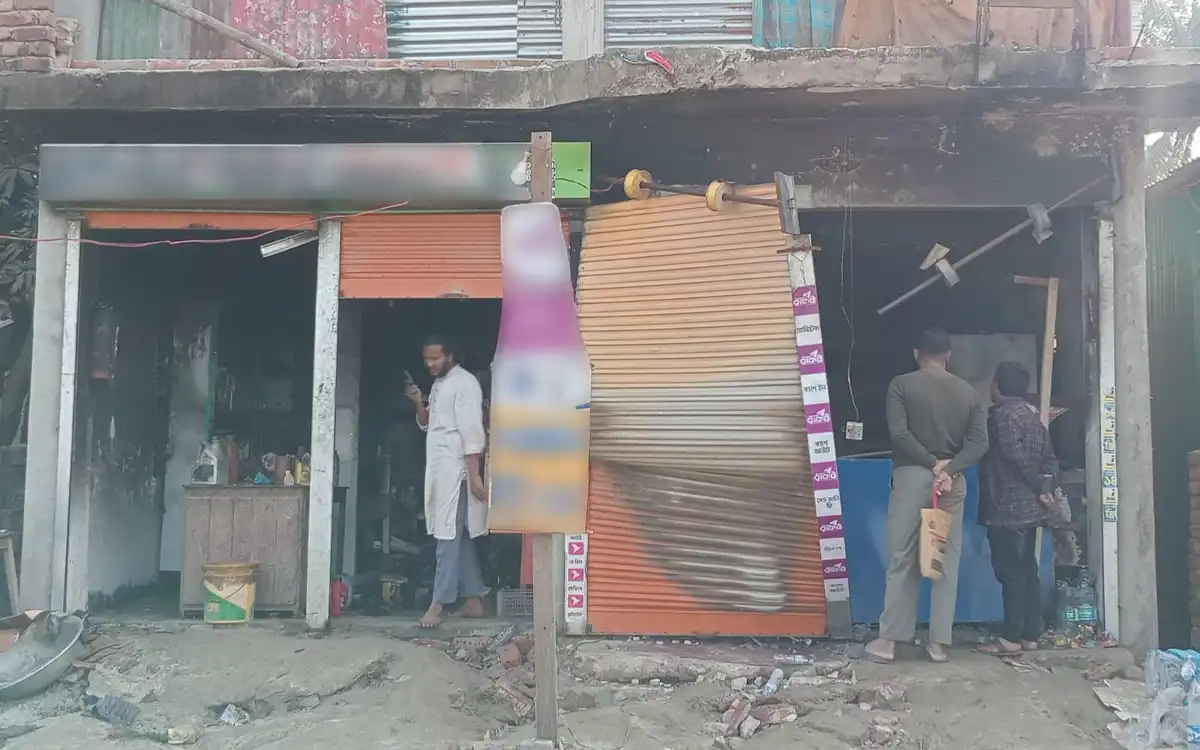 নবীনগরে পুড়ে ছাই দুটি দোকান, স্বপ্নভঙ্গে হতাশ দোকান মালিকগণ
