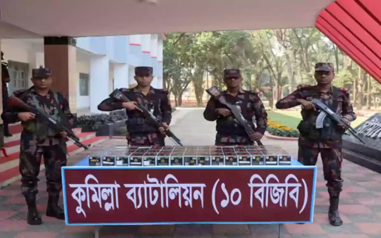 RisingCumilla - Huge Indian mobile display seized from Comilla border, market value around Tk 3.9 million