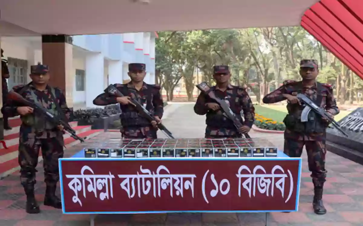 RisingCumilla - Huge Indian mobile display seized from Comilla border, market value around Tk 3.9 million