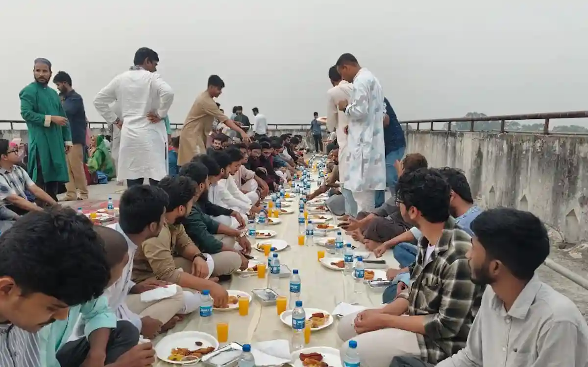 কুমিল্লা বিশ্ববিদ্যালয়ের ইংরেজি বিভাগের ইফতার আয়োজন