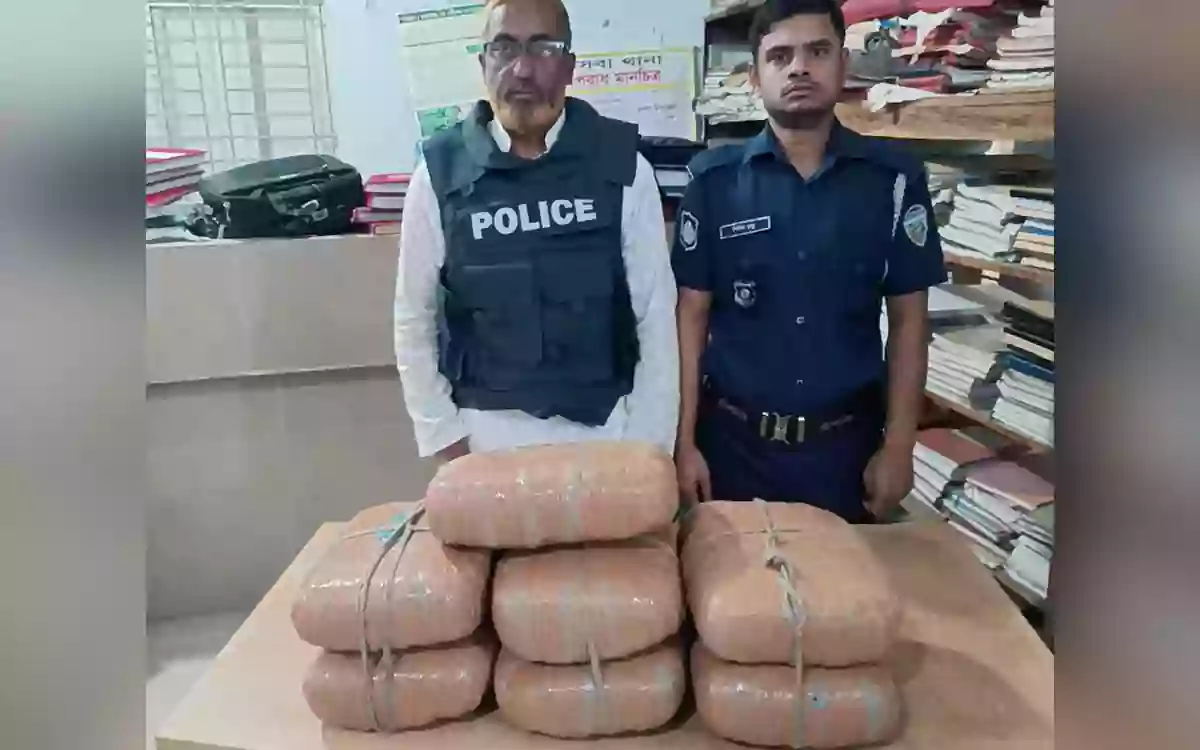 কসবায় পুলিশের অভিযানে ২১ কেজি গাঁজা জব্দ, আসামি পলাতক