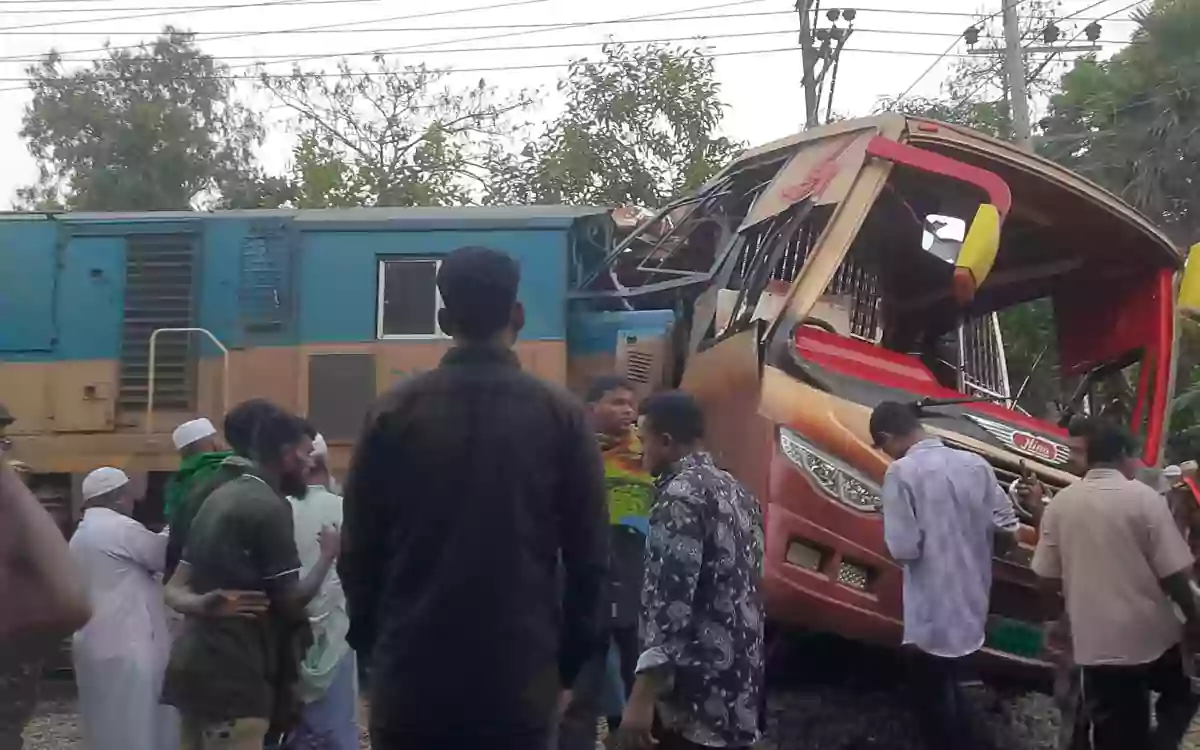 Rising Cumilla - 12 people killed in train accident at railway crossing in Comilla Sadar South identified