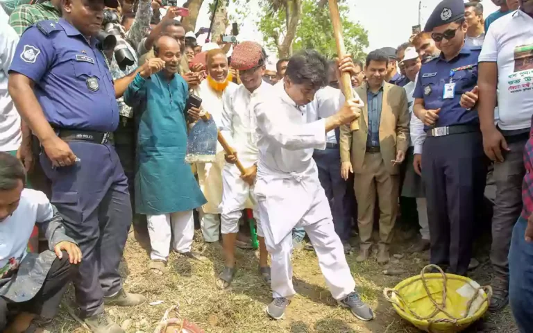 Rising Cumilla - Agriculture Minister Amin Ur Rashid inaugurated the re-excavation of the Dakatia River branch canal in Lalmai, Comilla