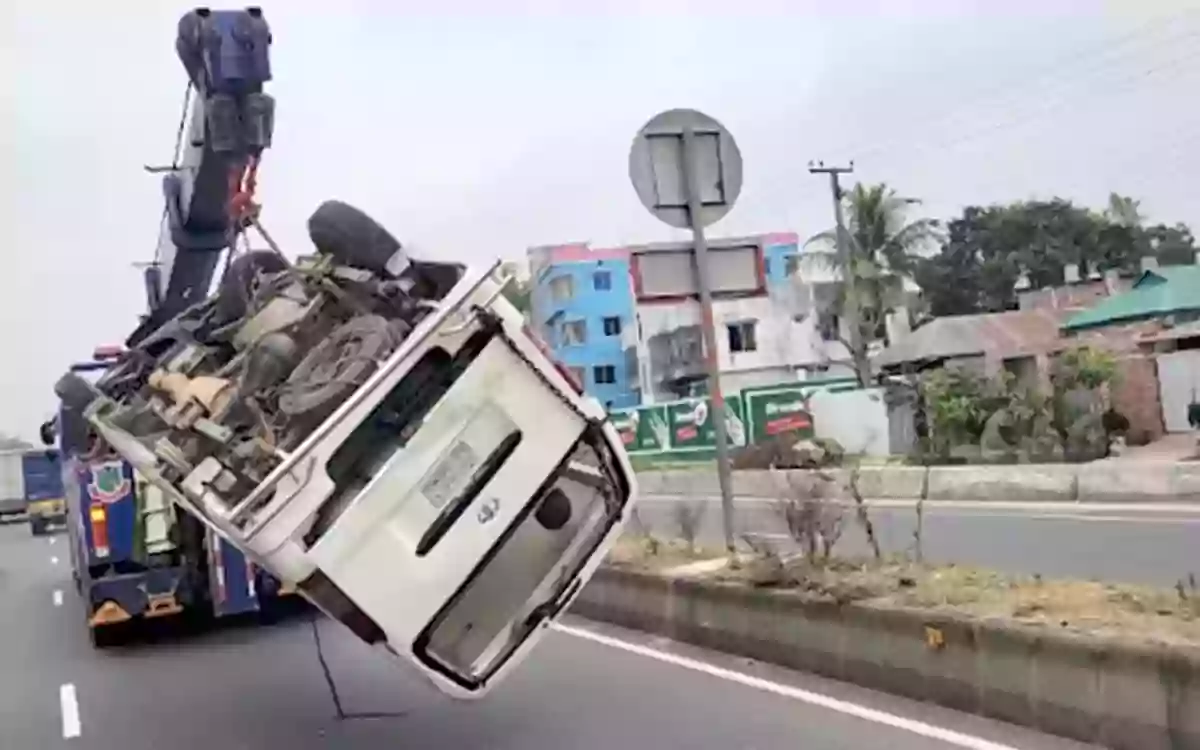 Rising Cumilla - Eid joy turns to sadness- 3 killed in gas cylinder explosion in microbus in Bogra