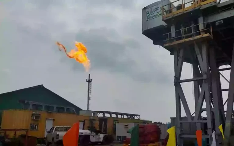 Rising Cumilla - Gas extraction from well number 5 of Srikail in Muradnagar, Comilla has begun, 8 million cubic feet of gas will be produced daily