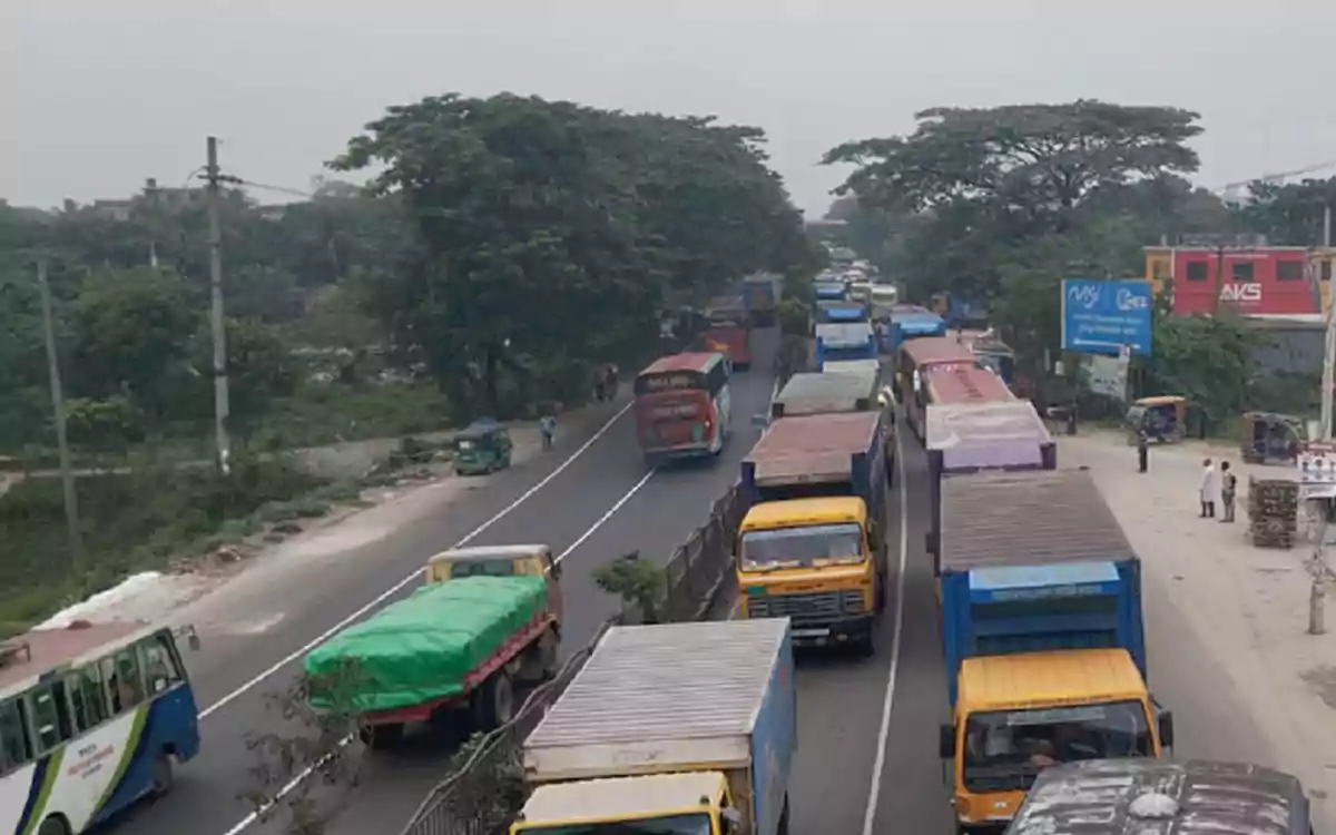 Rising Cumilla - Gazaria, Munshiganj, on the Dhaka-Chittagong highway
