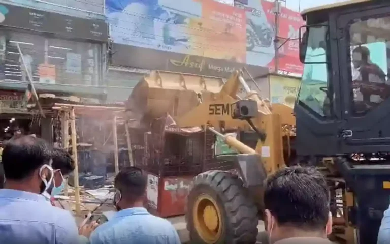 Rising Cumilla - Hundreds of illegal structures demolished in Comilla's Padua market ahead of Eid