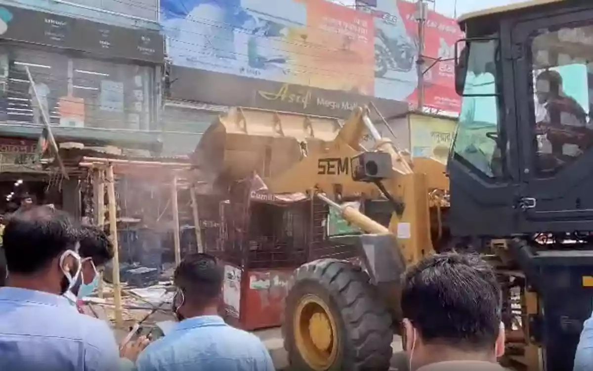 Rising Cumilla - Hundreds of illegal structures demolished in Comilla's Padua market ahead of Eid