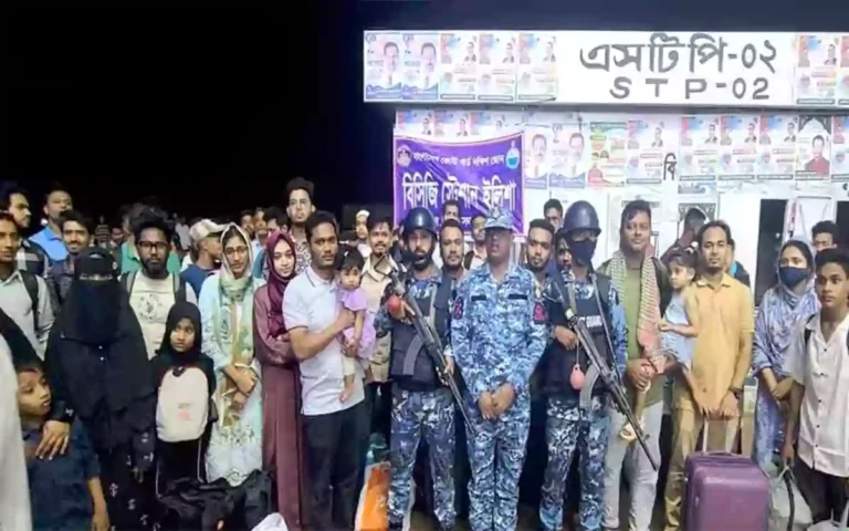 Rising Cumilla - Launch stuck in Char during a heavy storm, over 100 passengers rescued after 17 hours