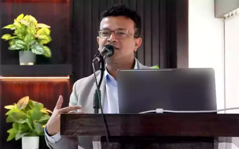 Rising Cumilla - Nobiprovi Pro-Vice Chancellor Rezuanul Haque gives urgent guidance to new students