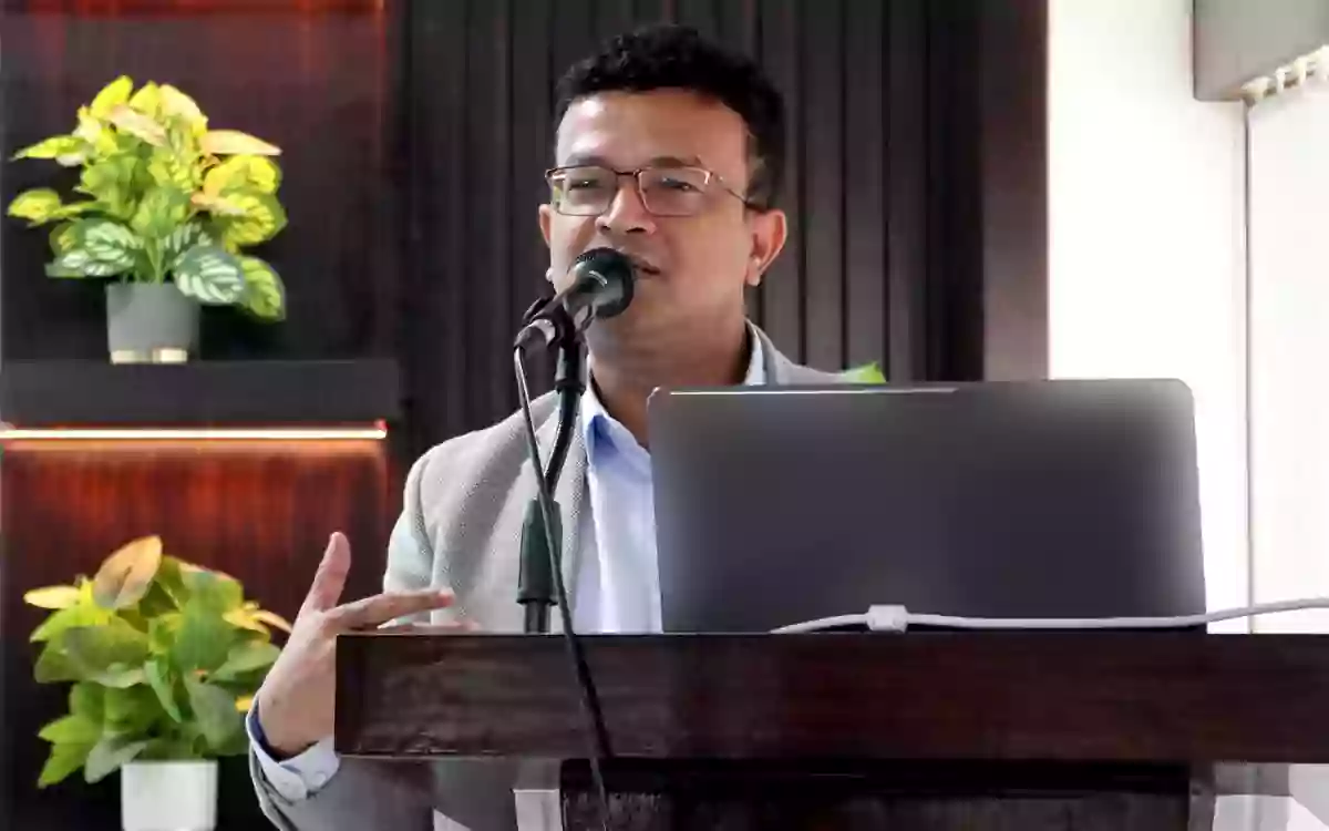 Rising Cumilla - Nobiprovi Pro-Vice Chancellor Rezuanul Haque gives urgent guidance to new students