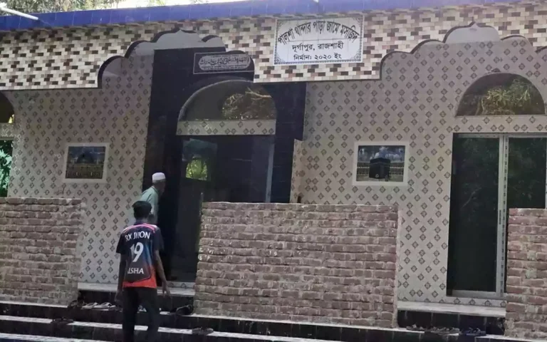 Rising Cumilla - Snakes can be seen when the call to prayer is given, and the sound of ablution can be heard late at night! —The mystery surrounding the 270-year-old mosque in Rajshahi