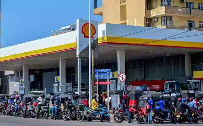 Rising Cumilla - Sri Lanka to introduce four-day workweek, three public holidays to avoid fuel crisis