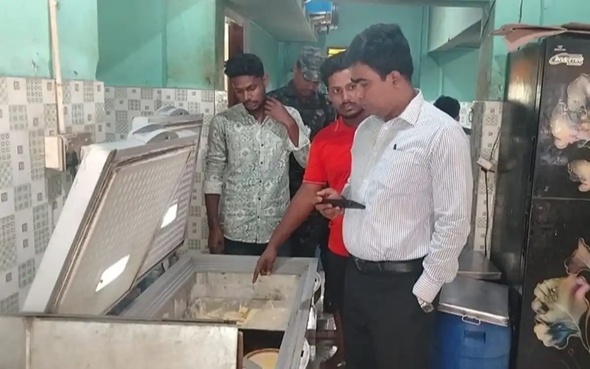 Rising Cumilla - Two organizations fined Tk 35,000 in consumer rights drive in Hajiganj, Chandpur