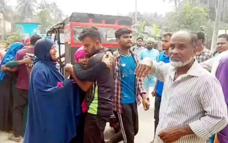 Rising Cumilla - Two people died in separate road accidents in Lakshmipur in a day