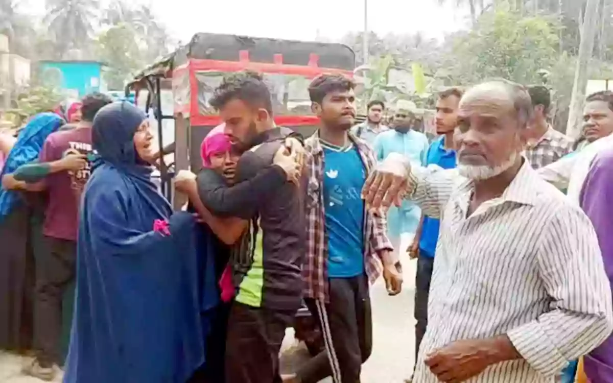 Rising Cumilla - Two people died in separate road accidents in Lakshmipur in a day