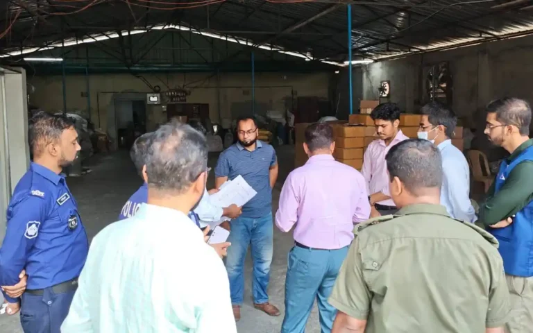 চৌদ্দগ্রামে বিএসটিআই লাইসেন্স ছাড়া পণ্যে মানচিহ্ন ব্যবহার, প্রতিষ্ঠানকে ৩০ হাজার টাকা জরিমানা