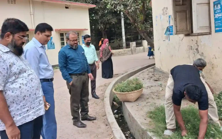 মশার প্রজননস্থল ধ্বংসে কুমিল্লায় পরিষ্কার-পরিচ্ছন্নতা অভিযান