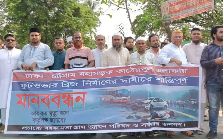 চান্দিনায় স্কুলছাত্র নিহতের প্রতিবাদে উত্তাল জনতা: মহাসড়কে ওভারপাসের জোরালো দাবি