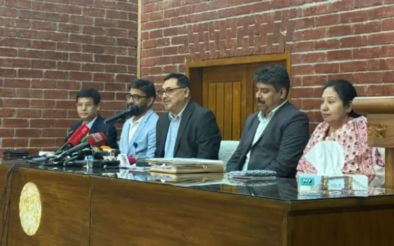 জ্বালানি সংকট মোকাবেলায় অফিস চলবে সকাল ৯টা থেকে ৪টা পর্যন্ত, সন্ধ্যা ৬টার পর মার্কেট বন্ধ