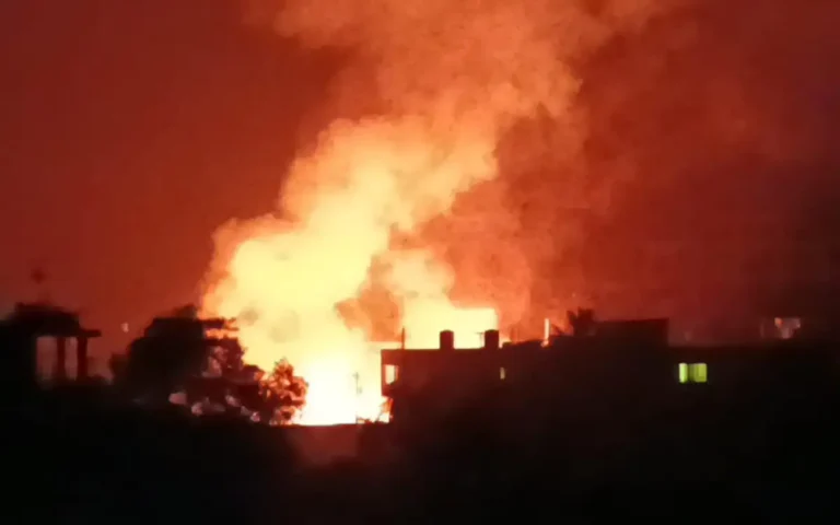 চান্দিনায় ভয়াবহ অগ্নিকাণ্ড: ৮ দোকান ভস্মীভূত, কোটি টাকার ক্ষতি