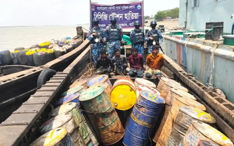 নোয়াখালীতে ৮ লাখ টাকার অবৈধ জ্বালানি জব্দ, আটক ৪