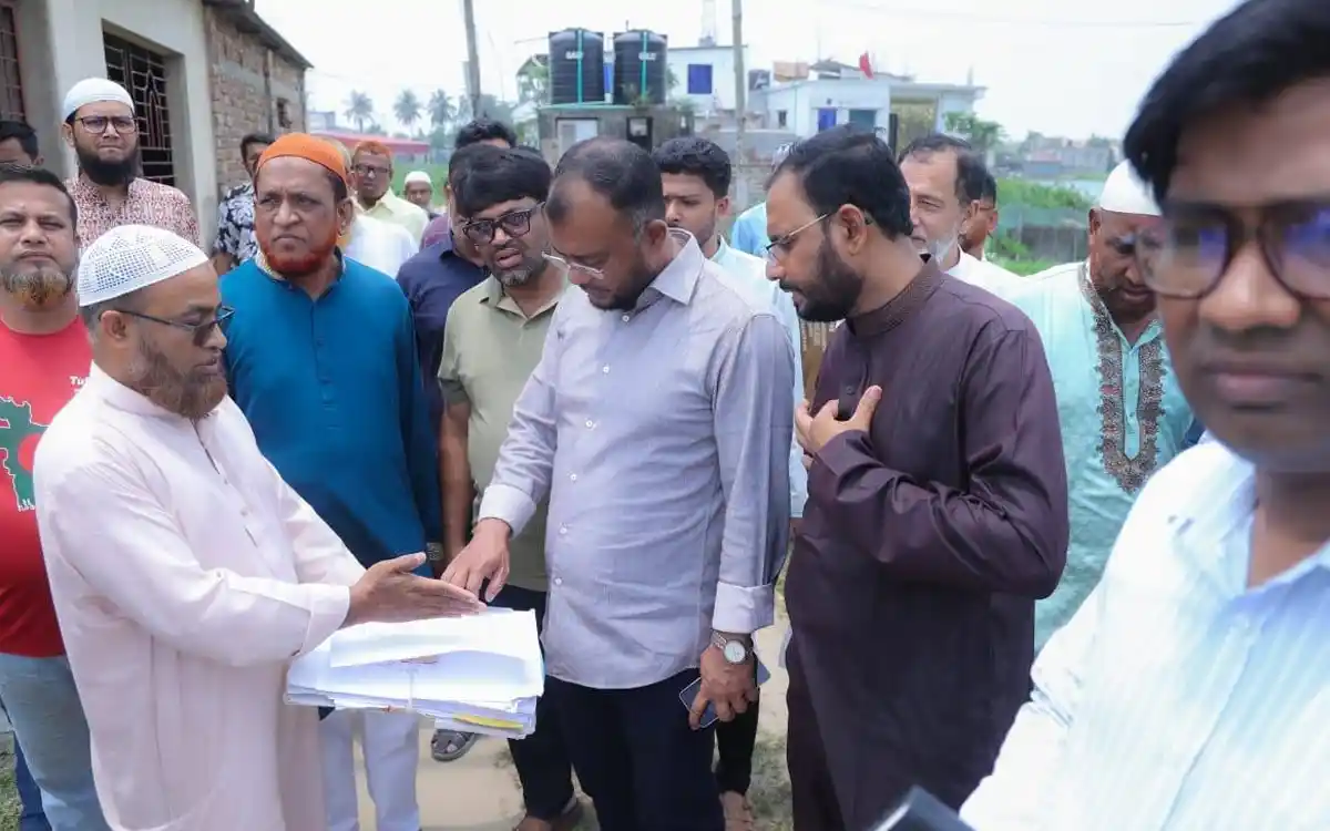 কুমিল্লার আলেখারচরে প্রস্তাবিত বাস টার্মিনাল: জমি পরিদর্শনে সিটি কর্পোরেশন প্রশাসক