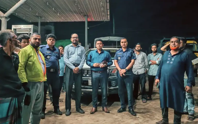 সদর দক্ষিণে ফিলিং স্টেশনে অভিযান, অতিরিক্ত দামে তেল বিক্রির অভিযোগে জরিমানা