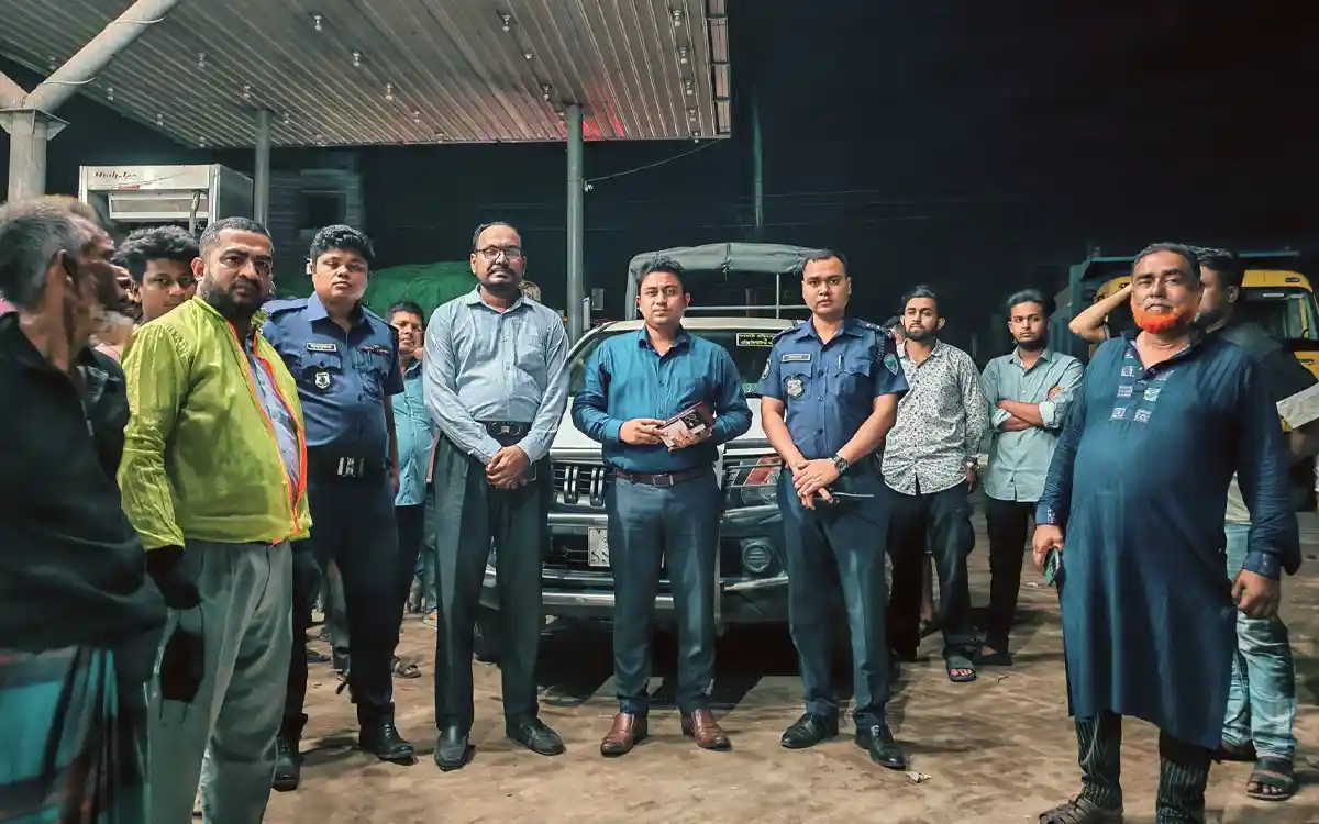 সদর দক্ষিণে ফিলিং স্টেশনে অভিযান, অতিরিক্ত দামে তেল বিক্রির অভিযোগে জরিমানা