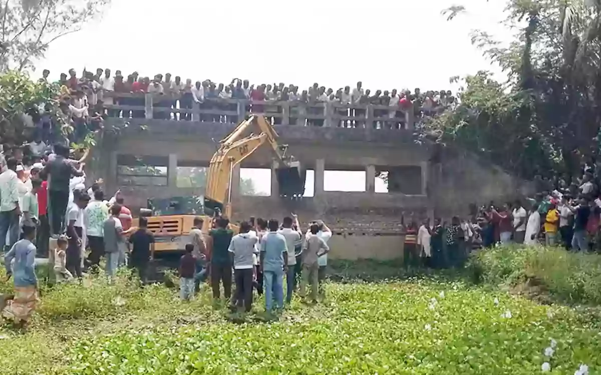 Rising Cumilla - 250 bighas of land returned to cultivation after canal embankment removed in Laksam, Comilla