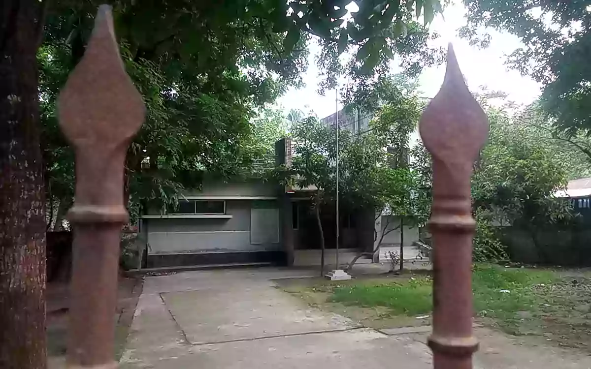 Rising Cumilla - 3 journalists locked in land office in Nabinagar, released after 1 hour