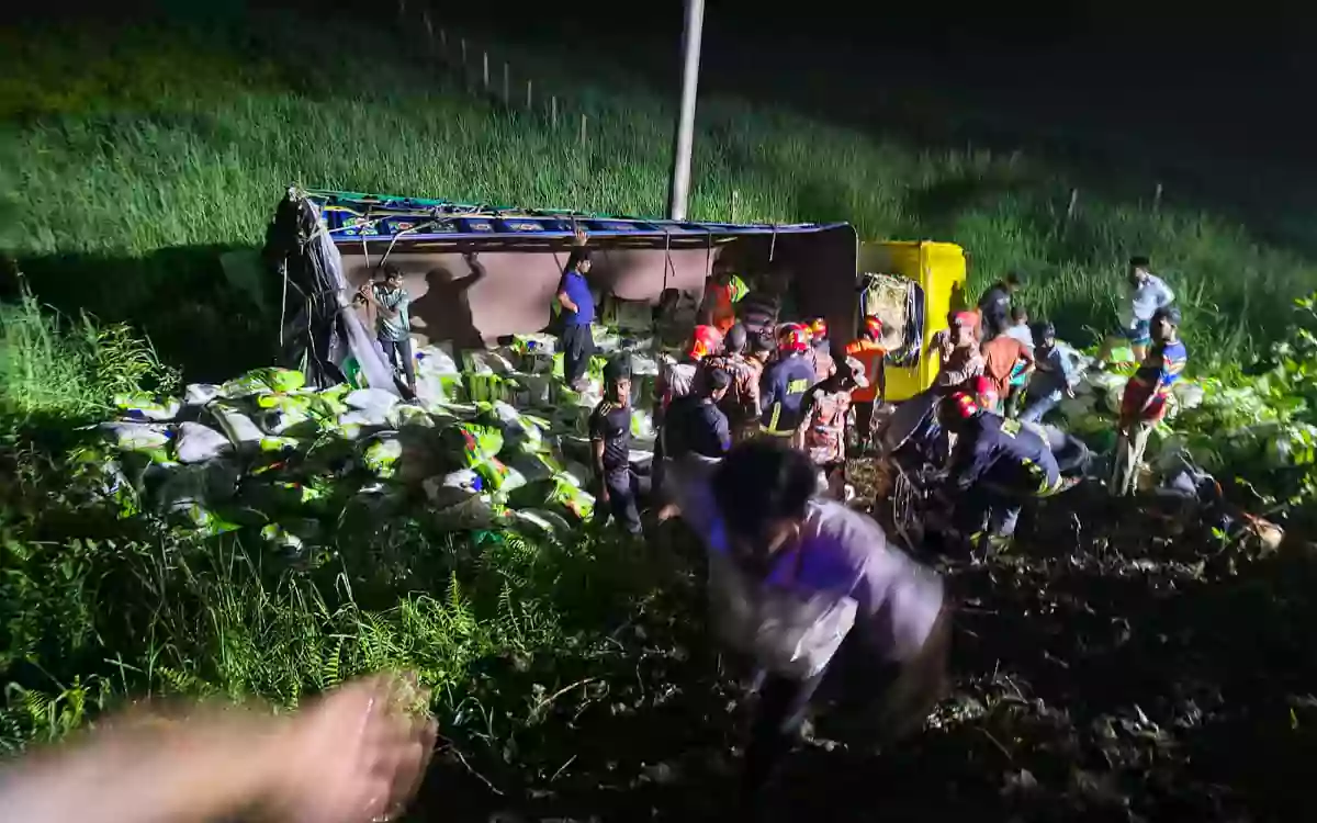 Rising Cumilla - 7 killed as truck overturns in Comilla's Daudkandi