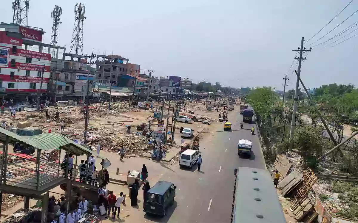 Rising Cumilla - Administration demolishes 4 illegal structures along highway in Comilla