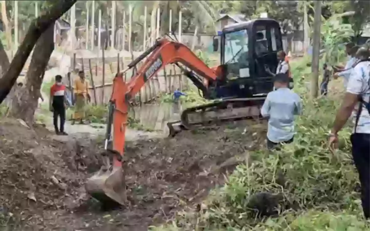 Rising Cumilla - Canal cleaning program to prevent dengue in Noakhali
