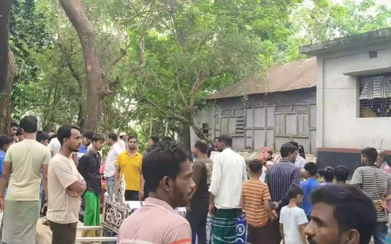 Rising Cumilla - Four killed in road accident in Daudkandi-Burichang, Cumilla