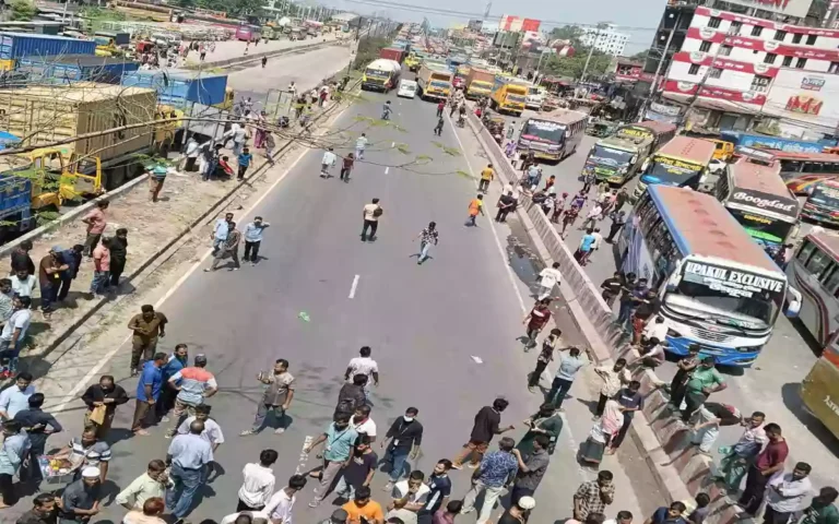 Rising Cumilla - Workers in Comilla take to the streets demanding arrears of wages, block Dhaka-Chittagong highway