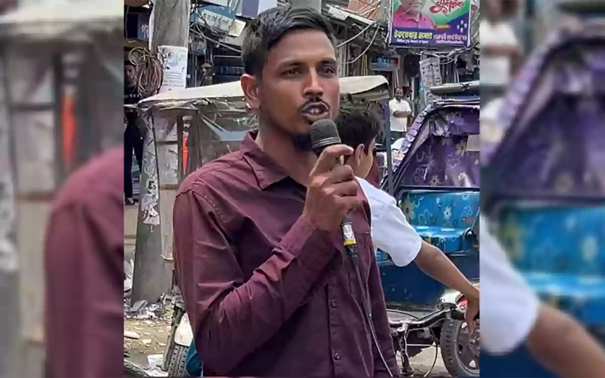 RisingCumilla - A youth ran away after seeing police while shouting AL slogans through a microphone