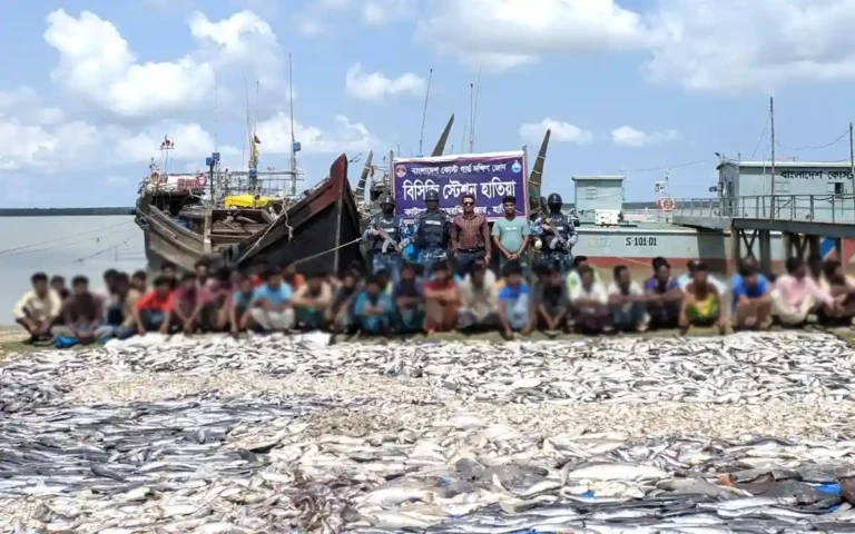মেঘনায় নিষেধাজ্ঞা অমান্য করে মাছ ধরায় ৪৫ জেলে আটক