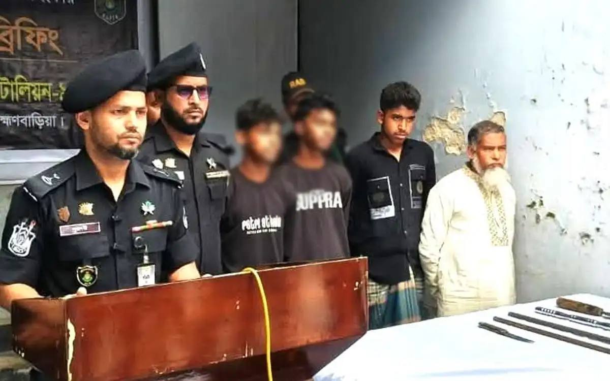 নবীনগরে র‍্যাবের উপর হামলা-কান ধরানোর ঘটনায় নারীসহ ৫জন গ্রেফতার