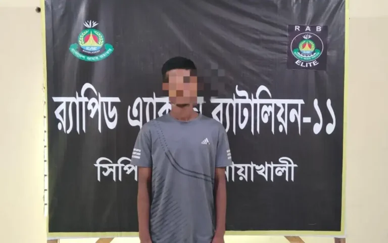 নোয়াখালীতে ৪২ বোতল বিদেশি মদসহ ১১ মামলার আসামি গ্রেপ্তার