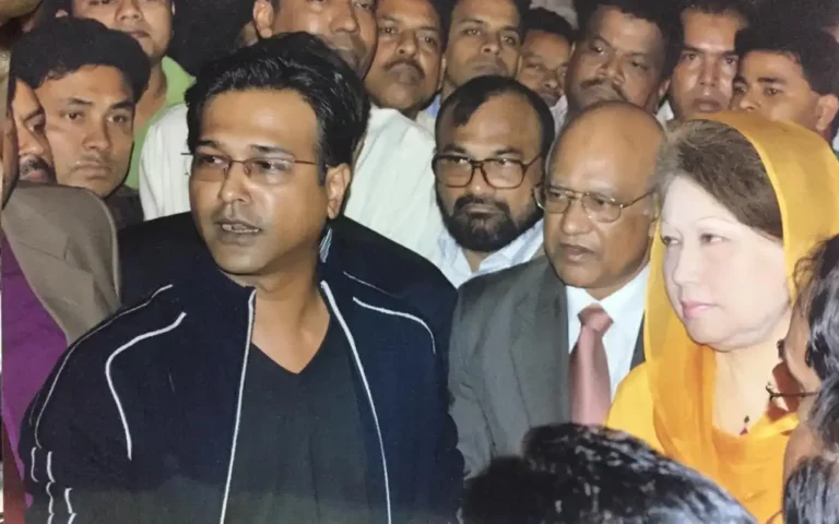 রাজনীতিতে ‘সুবিধাবাদী সংস্কৃতি’ নিয়ে আসিফ আকবরের দীর্ঘ স্ট্যাটাস