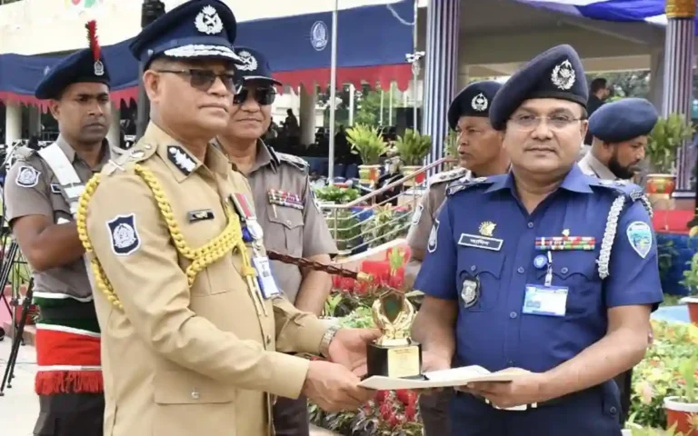 অবৈধ আগ্নেয়াস্ত্র উদ্ধারে দেশসেরা ইউনিটগুলোর মধ্যে তৃতীয় কুমিল্লা জেলা পুলিশ